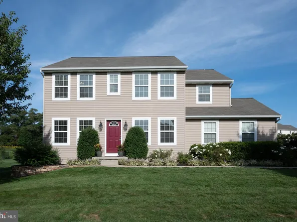 700 Mary Ann Ct, West Grove, PA 19390