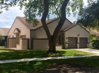 1050 SW 85th Ave, Pembroke Pines, FL 33025