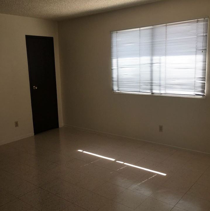 2nd image of 1533 Cobb Ln APT 4