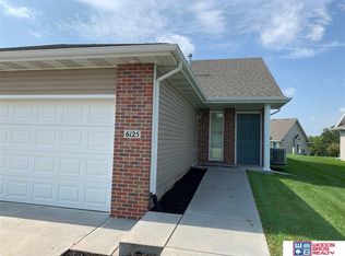 6125 Maple View Dr, Lincoln, NE 68512
