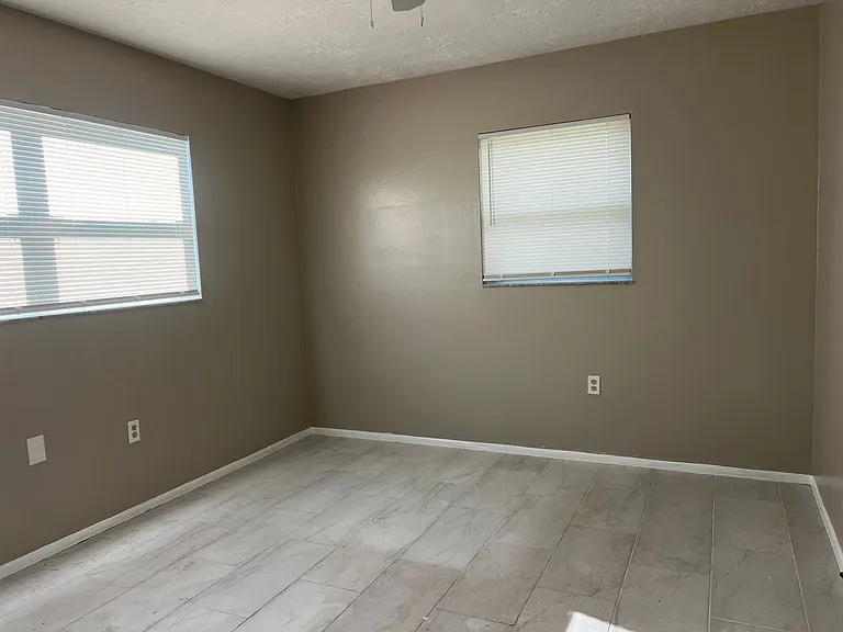 558 Briarwood Rd — Photo 14