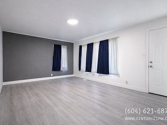 3rd image of 2329 Mouldstade Rd