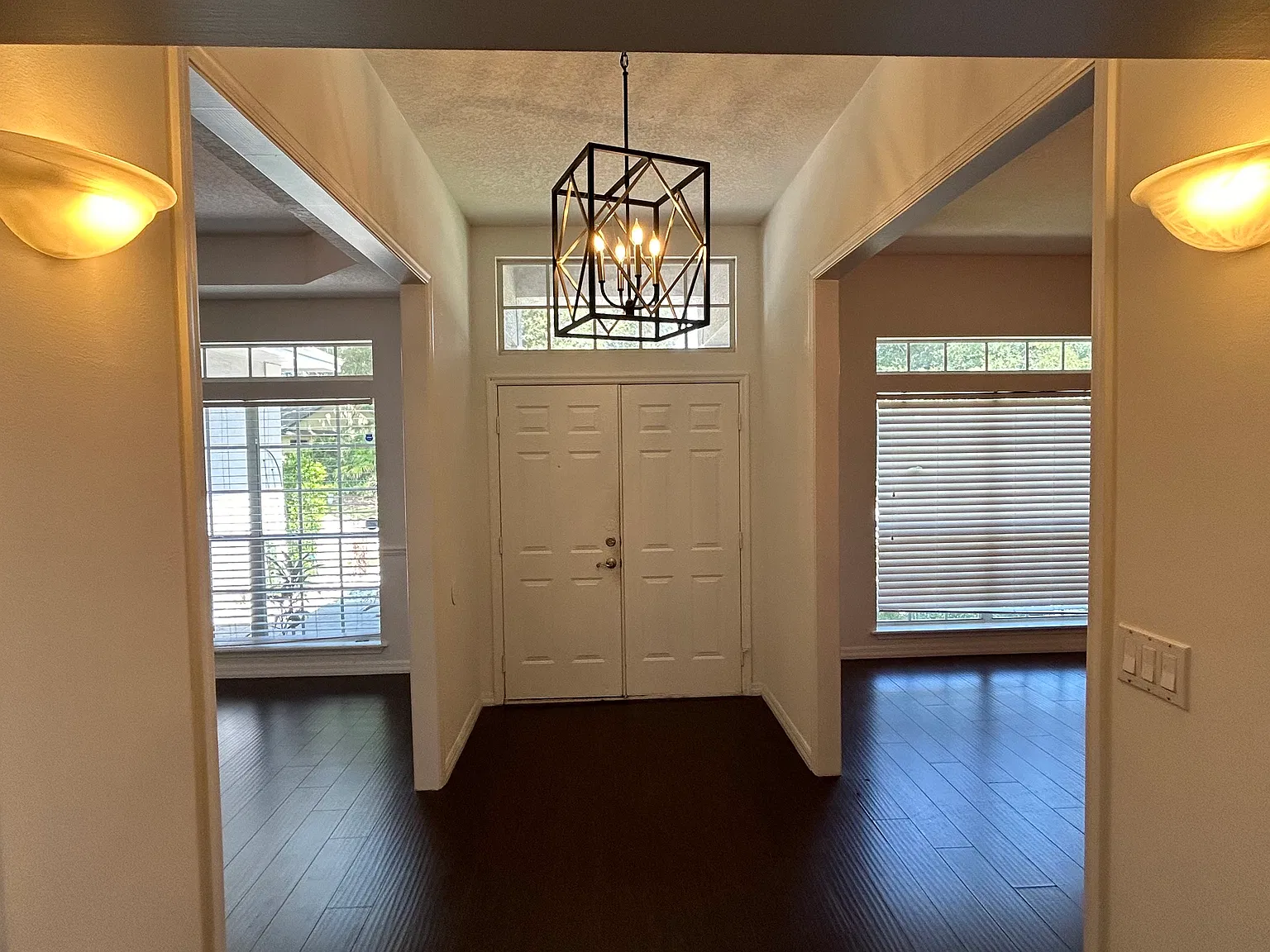 4 bed, 2375 sqft, $2,650 — Photo 2