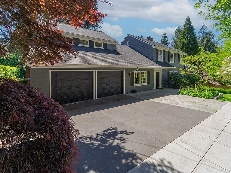 2840 SW Fern St — Photo 2