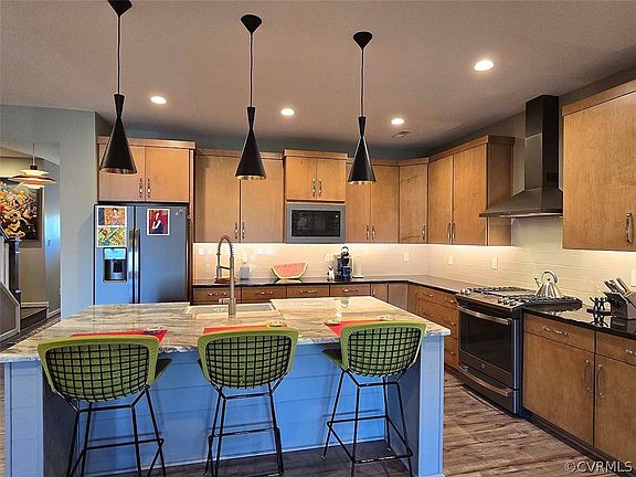 5th image of 9823 Honeybee Dr