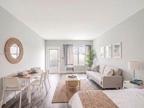 2nd image of 7725 Carlyle Ave APT 10