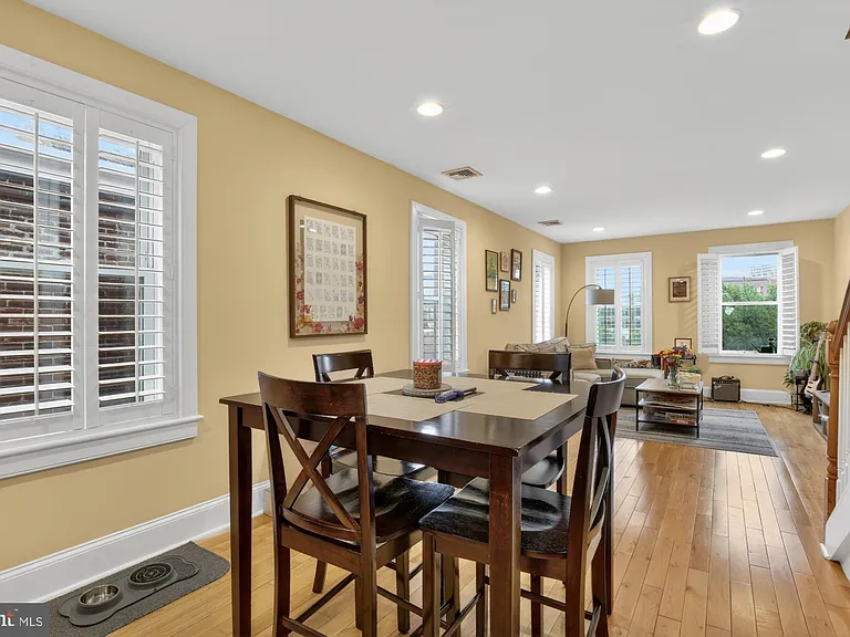 1712 Green St #4 — Photo 6