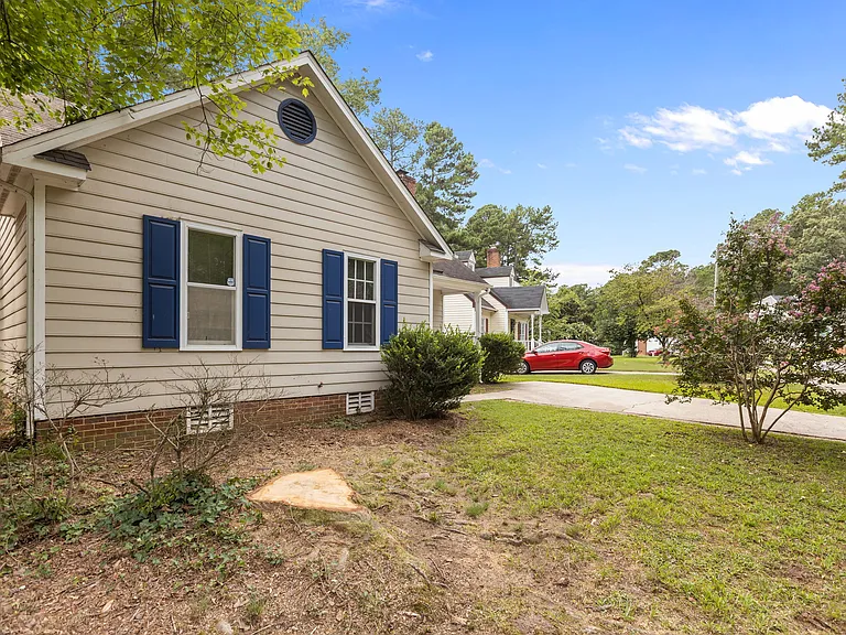 4504 Liverpool Ln — Photo 8