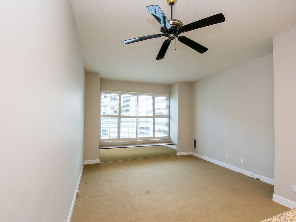 1st image of 220 Lombard St APT 220