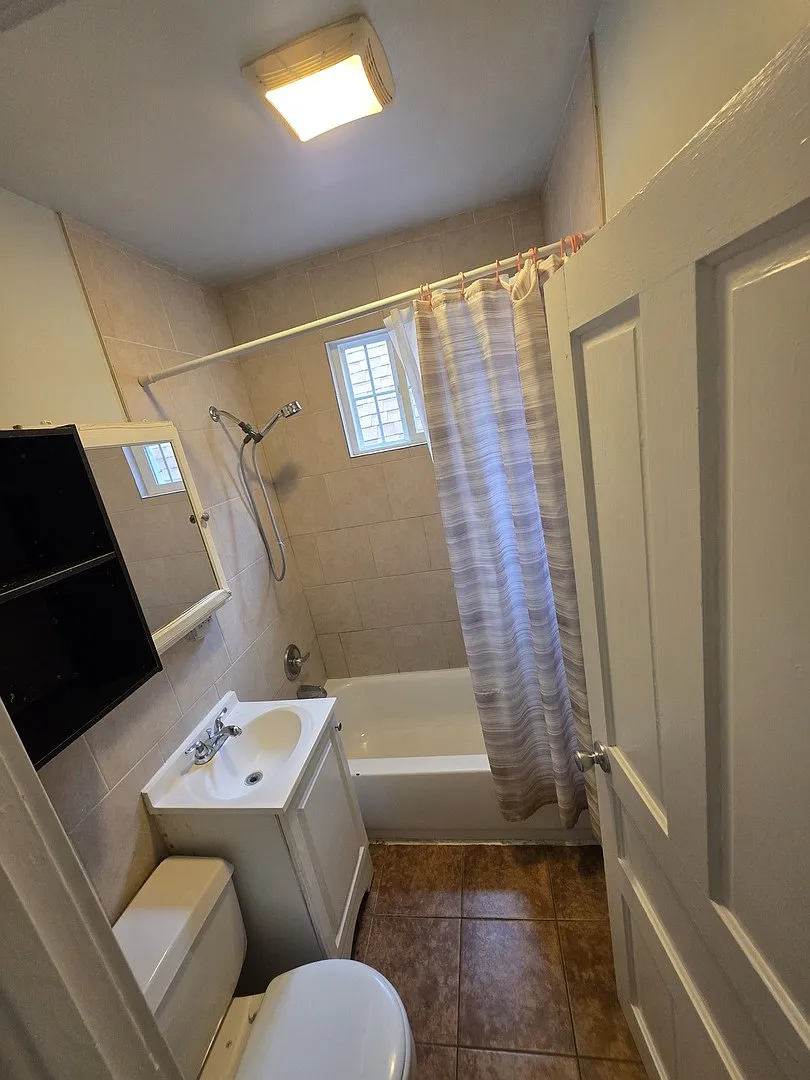 2 bed, $1,700 — Photo 3