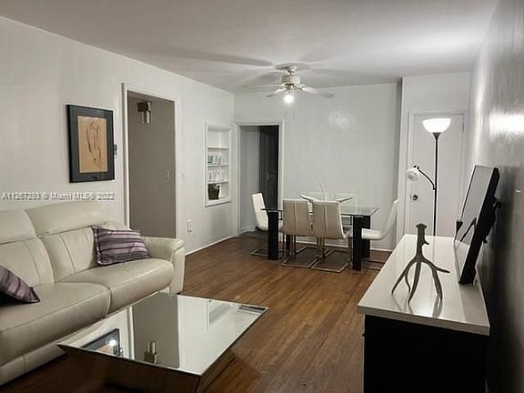 3rd image of 839 W 40th St Unit 3