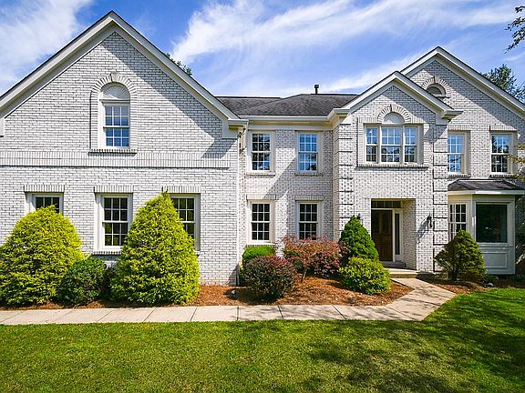 3rd image of 846 Cannes Ct