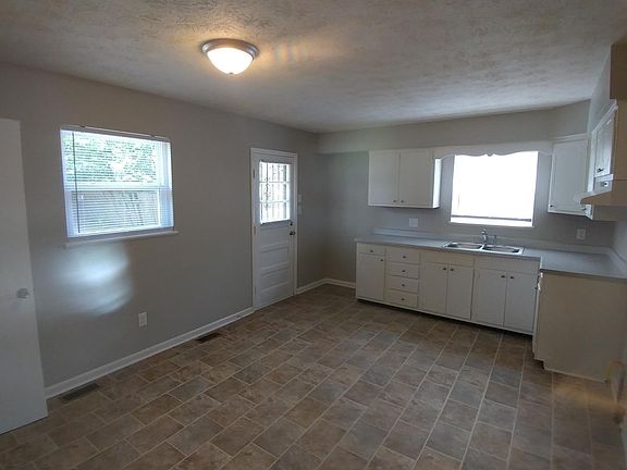 3rd image of 1838 Balfour Dr