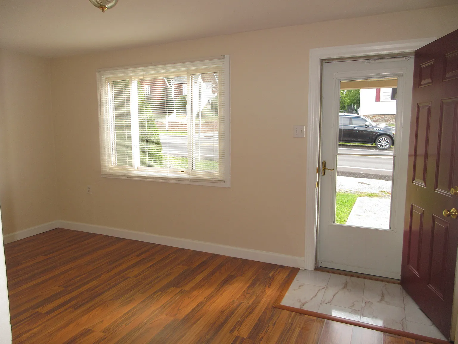 3 bed, 1000 sqft, $1,400 — Photo 2