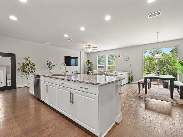 311 Bridgeford Dr — Photo 9