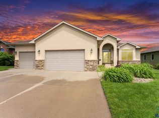 810 Fox Ct, Tea, SD 57064