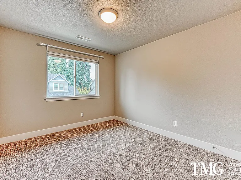2519 NE 85th Cir — Photo 20