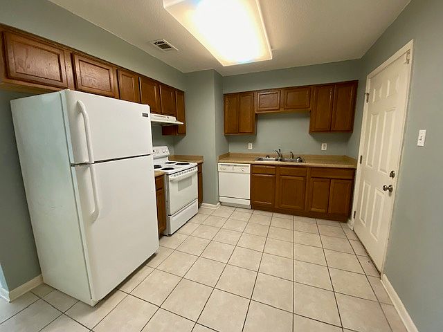1st image of 2401 Woolmarket St