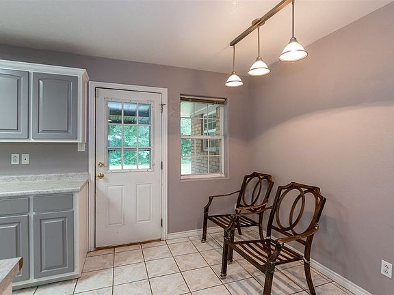 4th image of 400 White Oak Dr