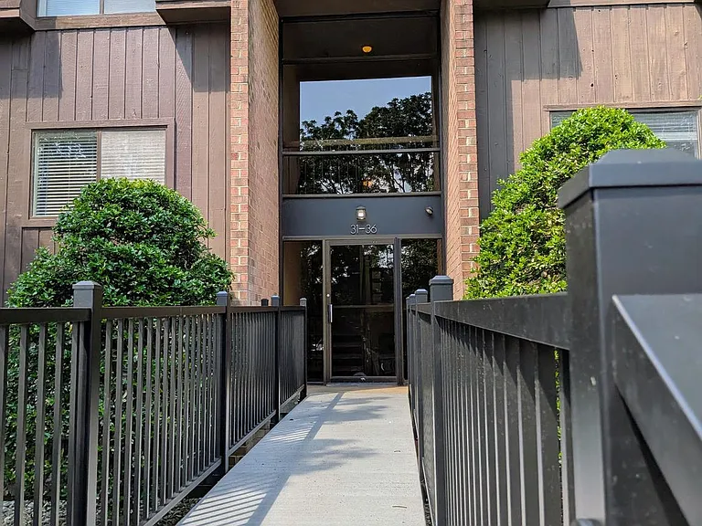 34 Hermitage Dr #34 — Photo 2