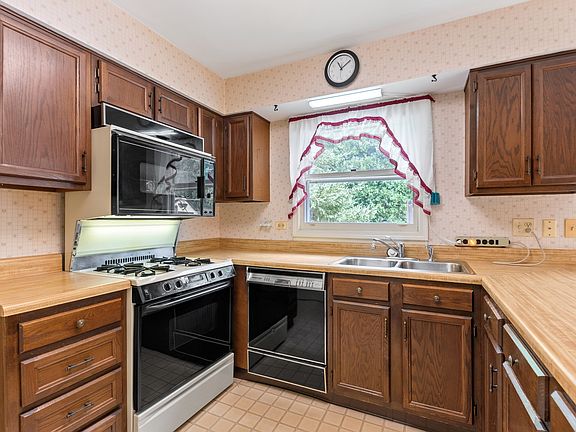3rd image of 228 Annapolis Dr