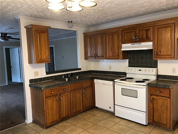 3rd image of 2526 Oakdale Ave