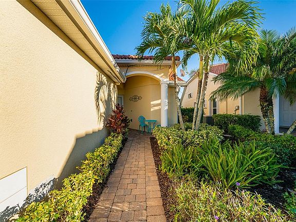 3rd image of 319 Monaco Dr #8