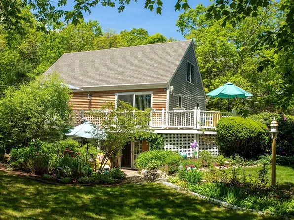 2 Wildwood Rd, Plymouth, MA 02360