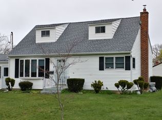 2 Tulip Ln, Commack, NY 11725