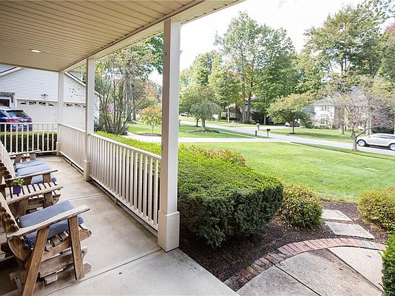 3rd image of 831 Carriage Park Oval