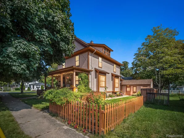 621 N Court St, Howell, MI 48843