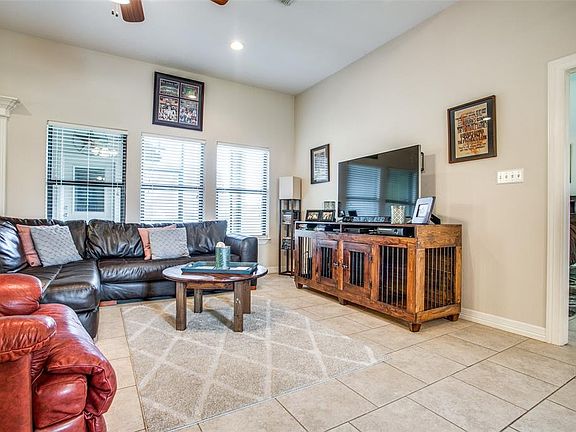 4th image of 101 Meadowlark Ct