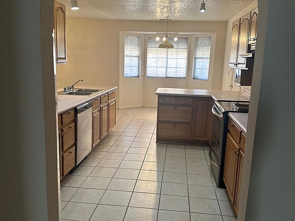 2nd image of 1801 Regency Park Rd SE