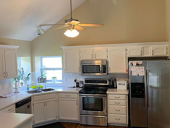 2nd image of 404 NE Topaz Dr