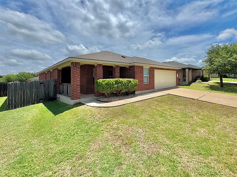 204 Woodley Rd — Photo 4