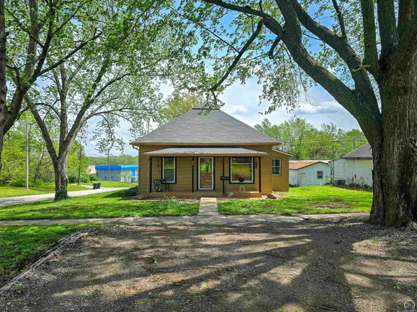 846 New Jersey Ave, Holton, KS 66436