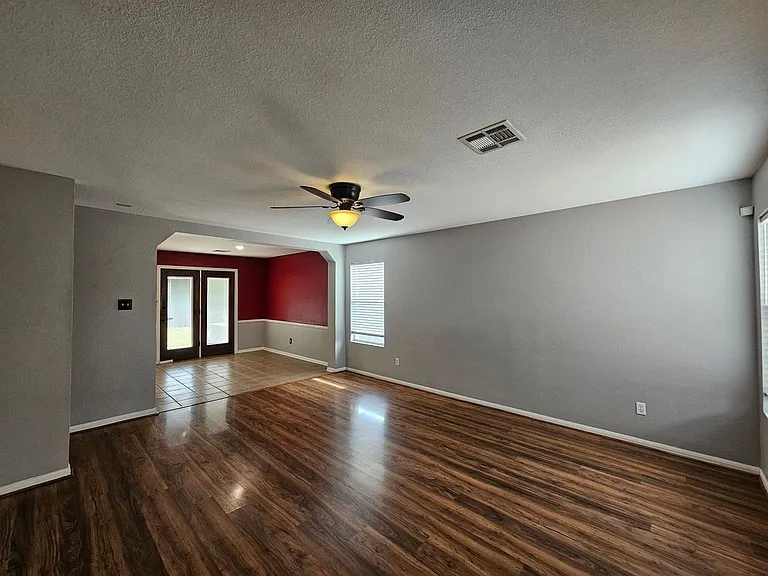 5704 Schneider Dr — Photo 3