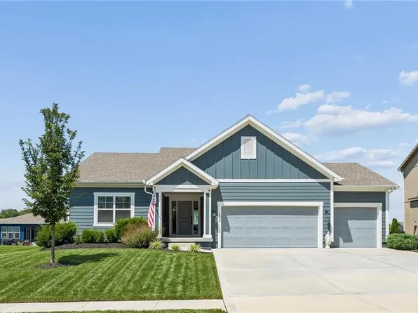 3212 SW Arbortree Dr, Lees Summit, MO 64082