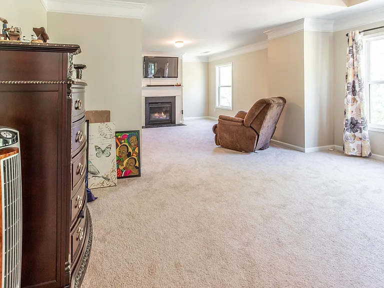 Master sitting area