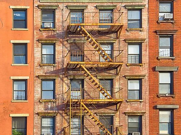 122 1st Ave #B, New York, NY 10009