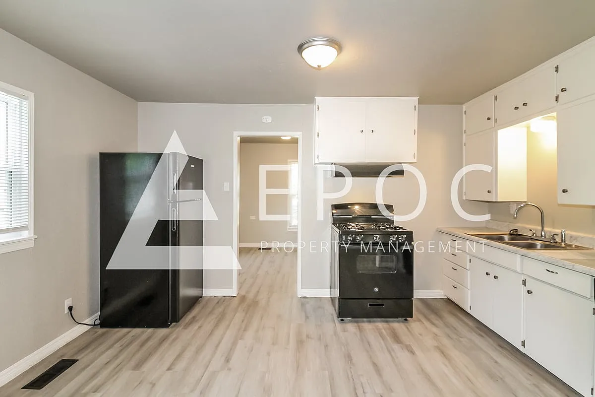 704 Tiffin Ave — Photo 2