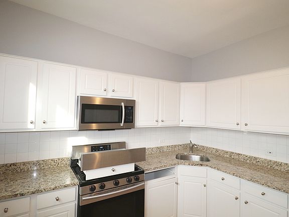 3rd image of 2101 W Evergreen Ave #1R
