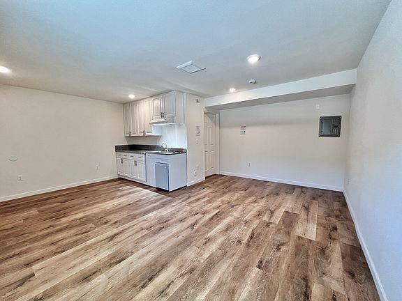 4th image of 12040 Strathern St #49