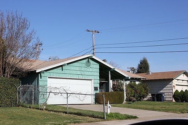 2nd image of 2512 La Loma Dr