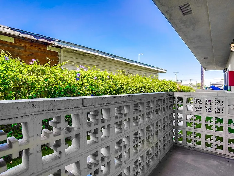6205 8th Ave — Photo 3