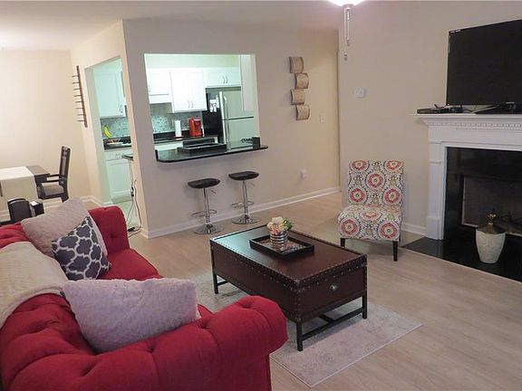 5th image of 807 Country Park Dr SE #807