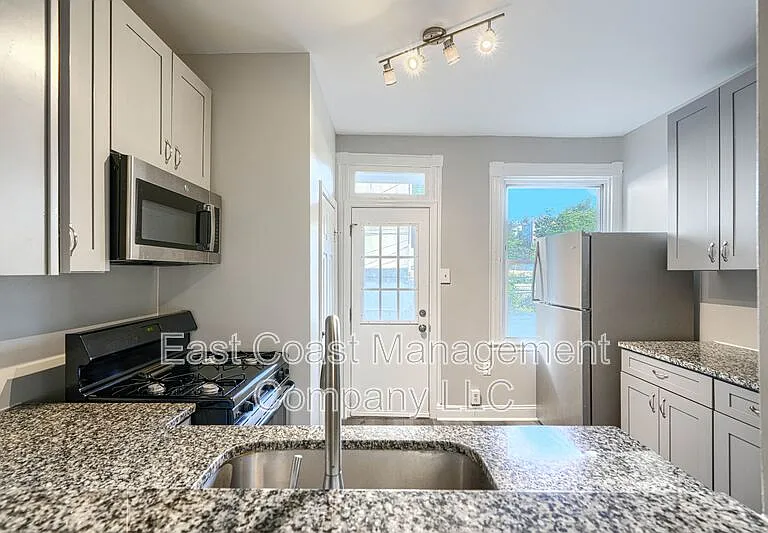 1530 N Rosedale St — Photo 6