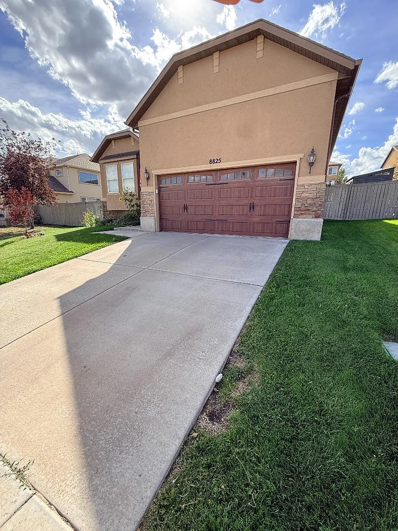 8825 N Jefferson Dr — Photo 2