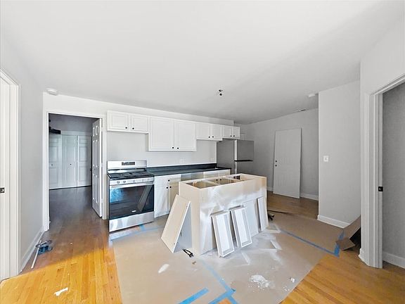 2nd image of 1539 N Milwaukee Ave #4F
