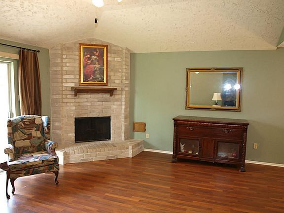3rd image of 311 Capehill Dr